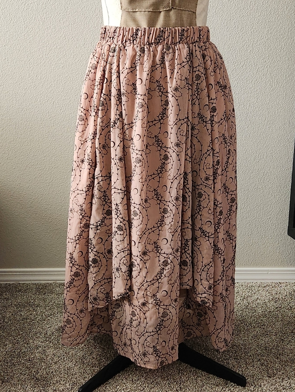 Disturbia Women's Thorn Vines Dusty Pink Floral Print Maxi Skirt Size US 8